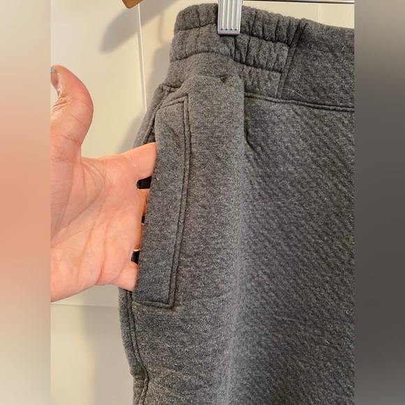 Lunya Restore Double Faced Short Grey. Medium - Picture 6 of 7